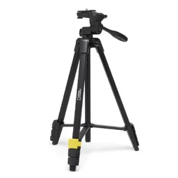 Trepied National Geographic Photo Tripod Small 3-Way head, with spirit level with quick release plate  Holds up to 2.5kg of equipment, weighing only 596g  Travel friendly, with a super lightweight and compact design  Includes a smartphone clamp and carry case for added flexibility  Easily adjust the head 90 degrees for portrait shooting NGPT001
